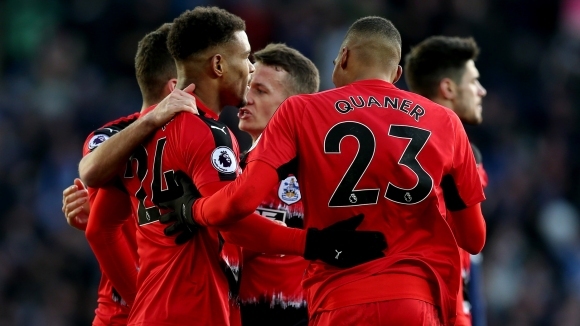 Хъдърсфийлд постигна жизненоважен успех с 2 1 като гост на