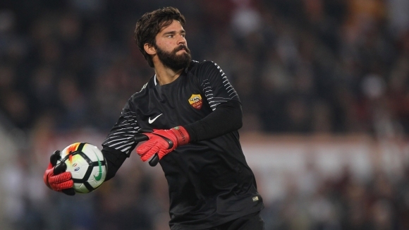 Стражът на Рома Алисон Бекер е в центъра на много