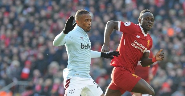 Защитникът на Уест Хам Патрис Евра публикува снимка на левия