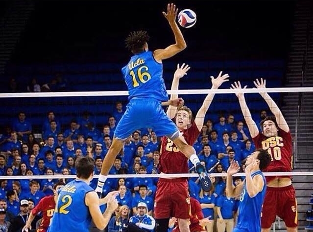 Невероятният отскок на 20 годишния канадски волейболист Дейнън Гийма който играе за