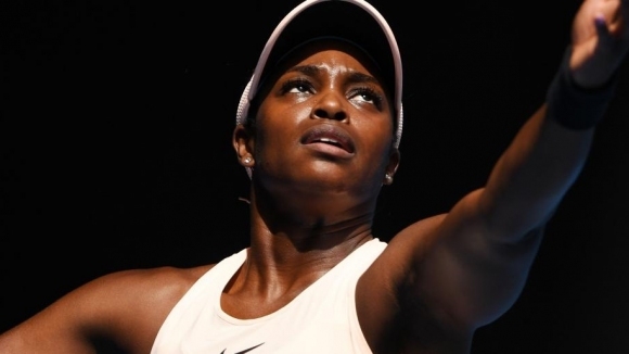 Водачката в схемата Слоун Стивънс се класира за втория кръг