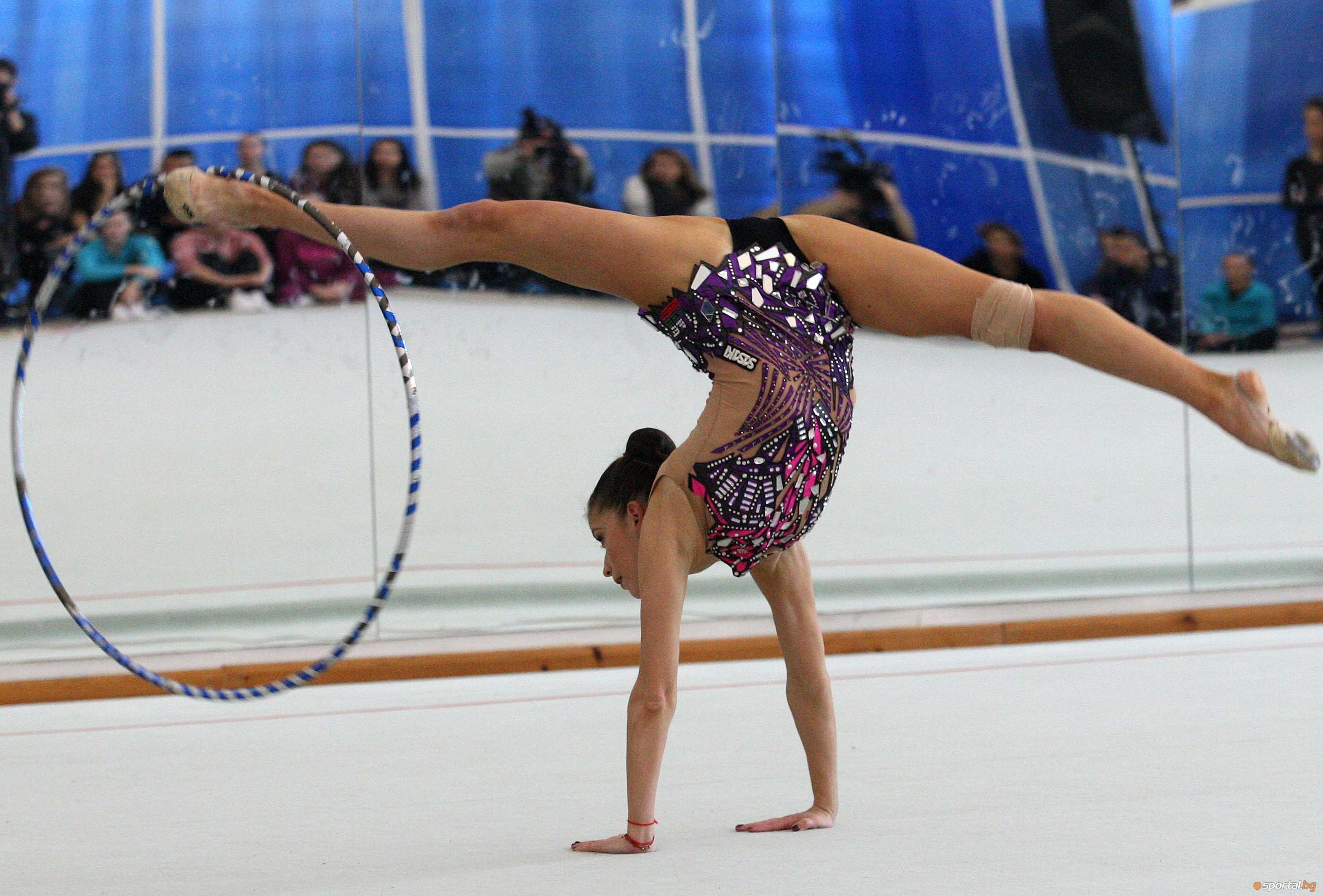 Най добрата българска гимнастичка Невяна Владинова може да пропусне старта от