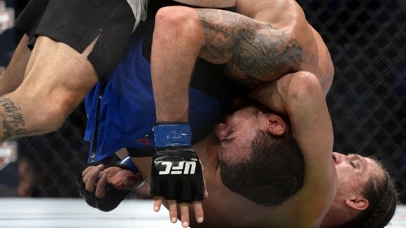 Състезателят на UFC в категория перо Брайън Ортега се подготвя