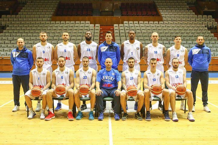 Финалистът за Купата на България по баскетбол Левски Лукойл потегли