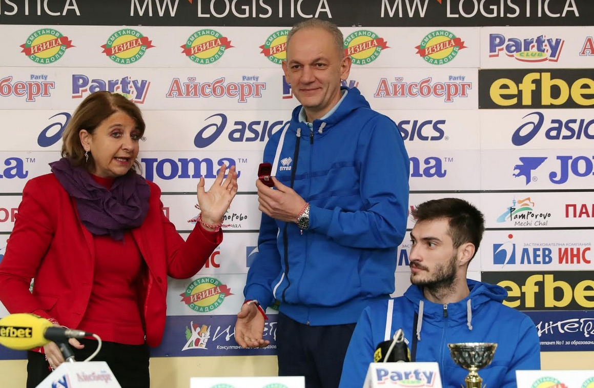 Днес в Пресклуб “България” волейболният тим Монтана вдигна първата Купа