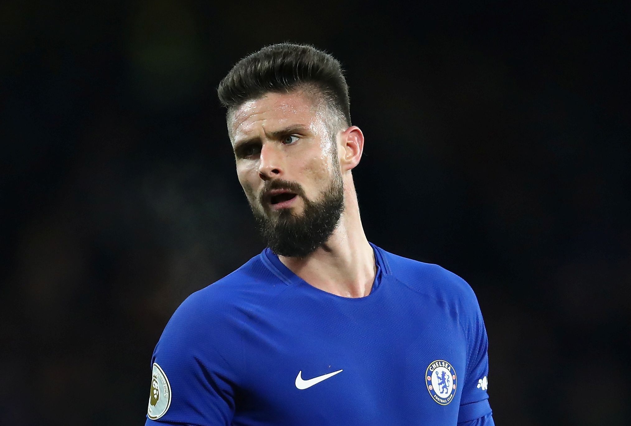 Нападателят на Челси Оливие Жиру заяви че в клуба всички