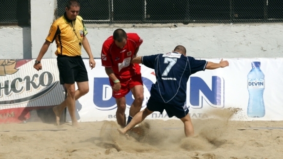 Международната федерация, която администрира първенствата по плажен футбол в света