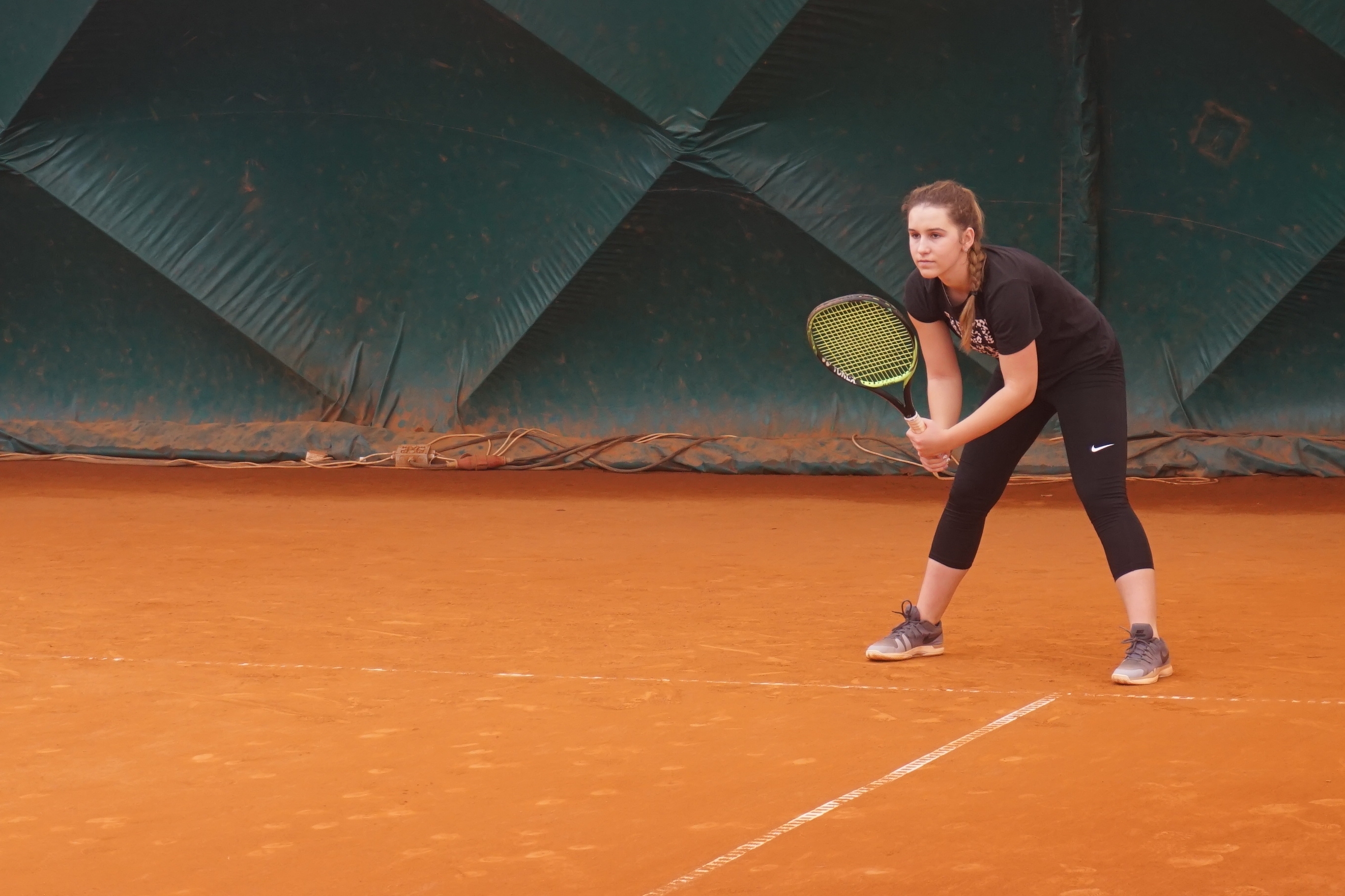 Най-силната българска тенисистка при девойките Гергана Топалова води пълноценни тренировки