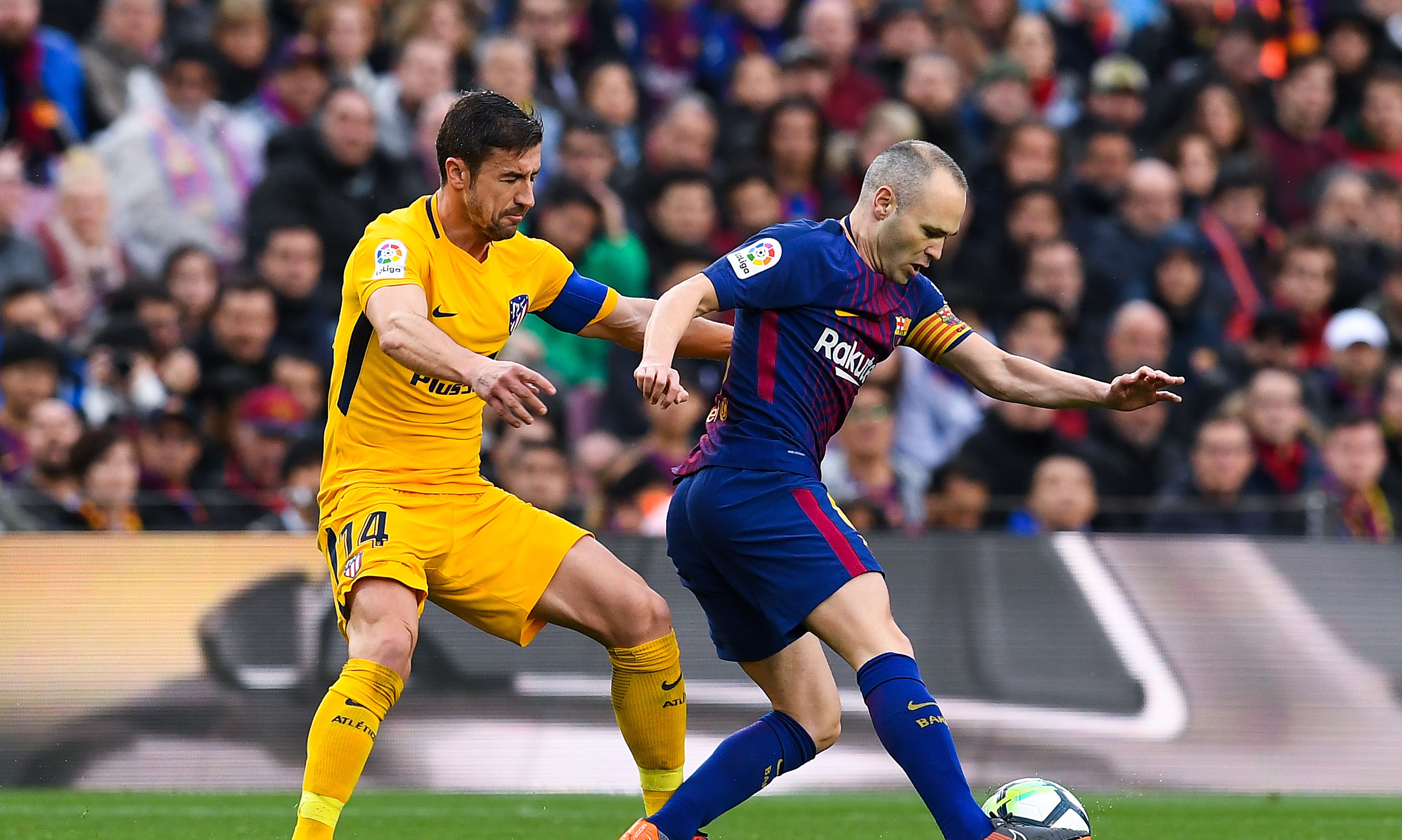 Капитанът на Барселона Андрес Иниеста няма да премине в китайския