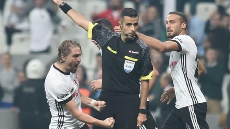 Футболист от елита на турското първенство по футбол е изправен