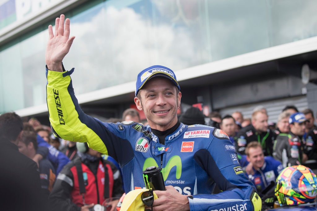 Деветкратният шампион в MotoGP Валентино Роси подписа нов двугодишен договор