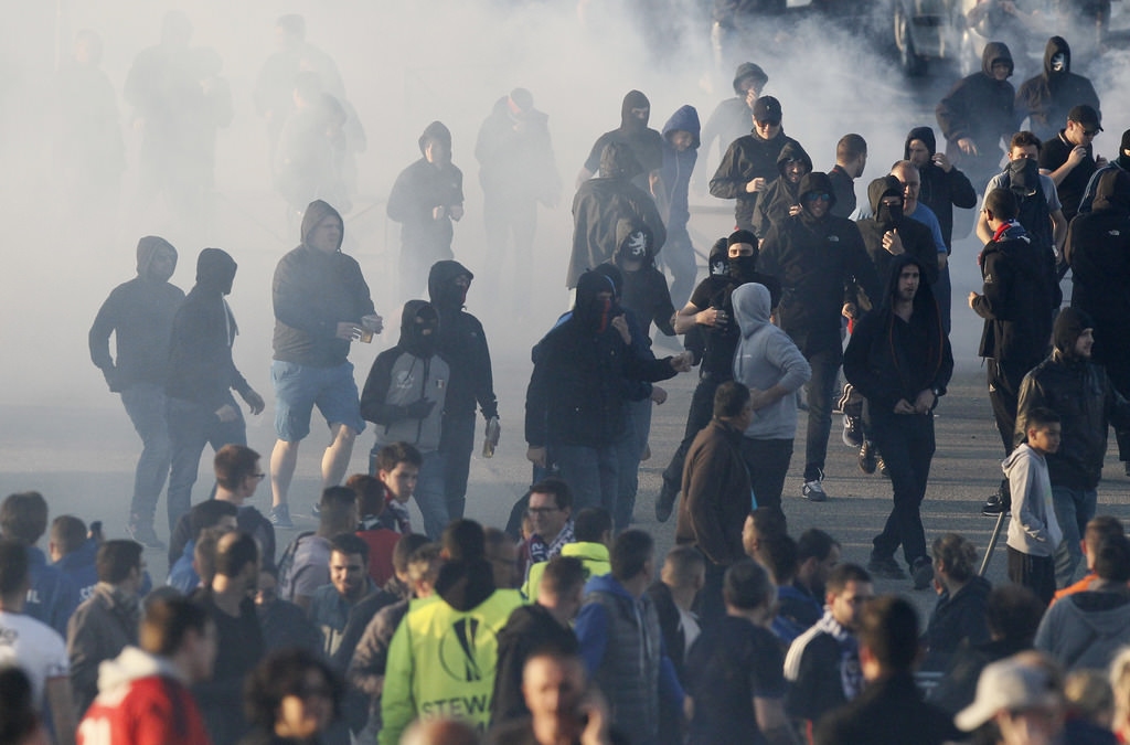 Фенове на Лион и ЦСКА Москва си спретнаха бой помежду