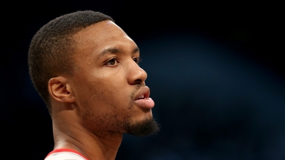 Деймиън Лилард вкара 23 точки а Си Джей Маккалъм прибави