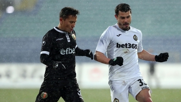 Един от важните футболисти в Локомотив Пловдив Парвиз Умарбаев разкри