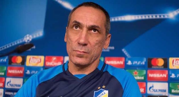 Ръководството на кипърския футболен шампион АПОЕЛ Никозия уволни старши треньора