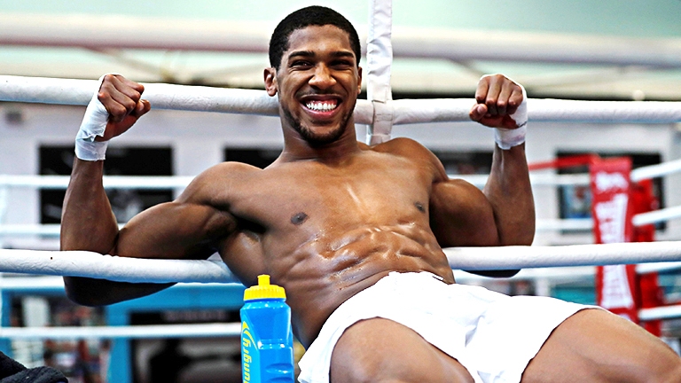 Пилешки крилца шишчета и пица Така вечеря Антъни Джошуа преди