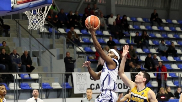 Американският гард на Рилски спортист Дерик Райт изигира силен мач