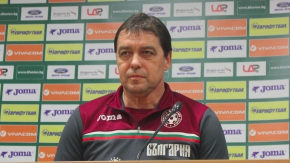 Старши треньорът на България Петър Хубчев говори пред родните медии