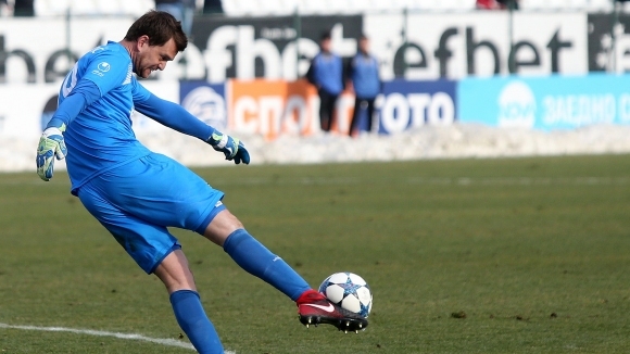 Футболистите на Ботев Пловдив Серкан Юсеин и Иван Чворович които висяха