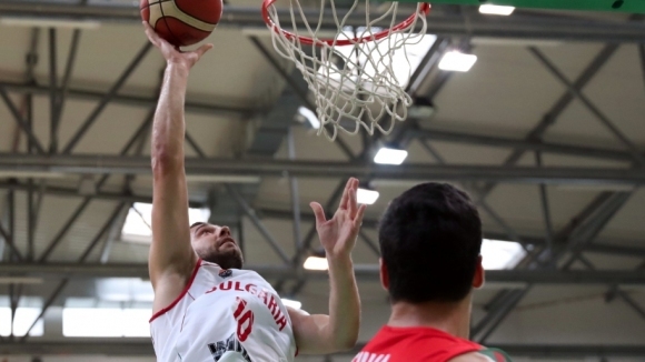 Отборът на Стяуа където играе Павел Маринов победи гостуващия Клуж