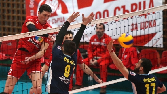 Сблъсъкът между 44 годишния Стефанов и 17 годишния Аспарухов може