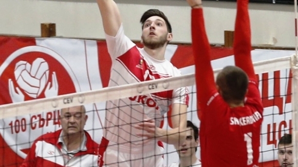 Волейболният отбор на Нефтохимик 2010 победи като гост Пирин Разлог