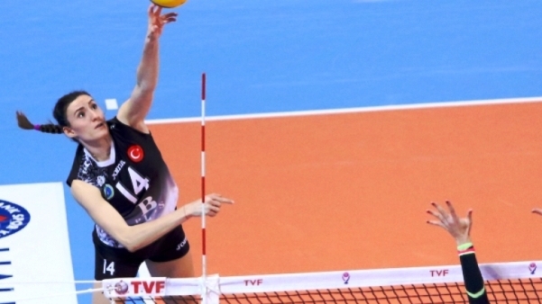 Волейболната националка Емилия Димитрова и нейният Бурса ББ ще играят