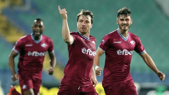 Днес в 20 00 часа отборите на Септември и Етър