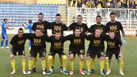 Двама футболисти на Ботев Пловдив ще напуснат клуба след края