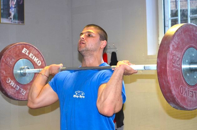 Шиков стана младежки олимпийски шампион през 2010 г Георги Шиков