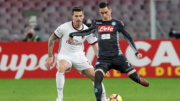 Отборът на Милан следи отблизо ситуацията с нападателя на Наполи