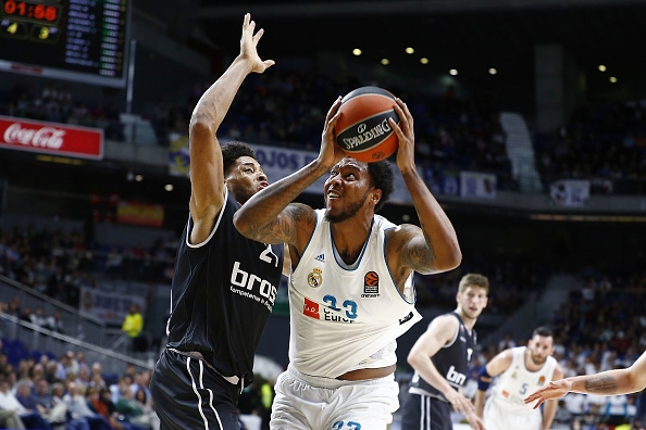 Снощи се изиграха и последните три мача от редовния сезон