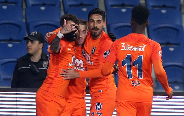 Отборът на Истанбул Башакшехир излезе начело в турското първенство след