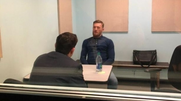 UFC звездата Конър Макгрегър беше освободен срещу гаранция от 50