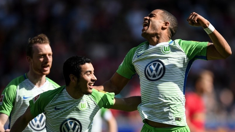 Волфсбург изкова повече от ценна победа с 2 0 като гост