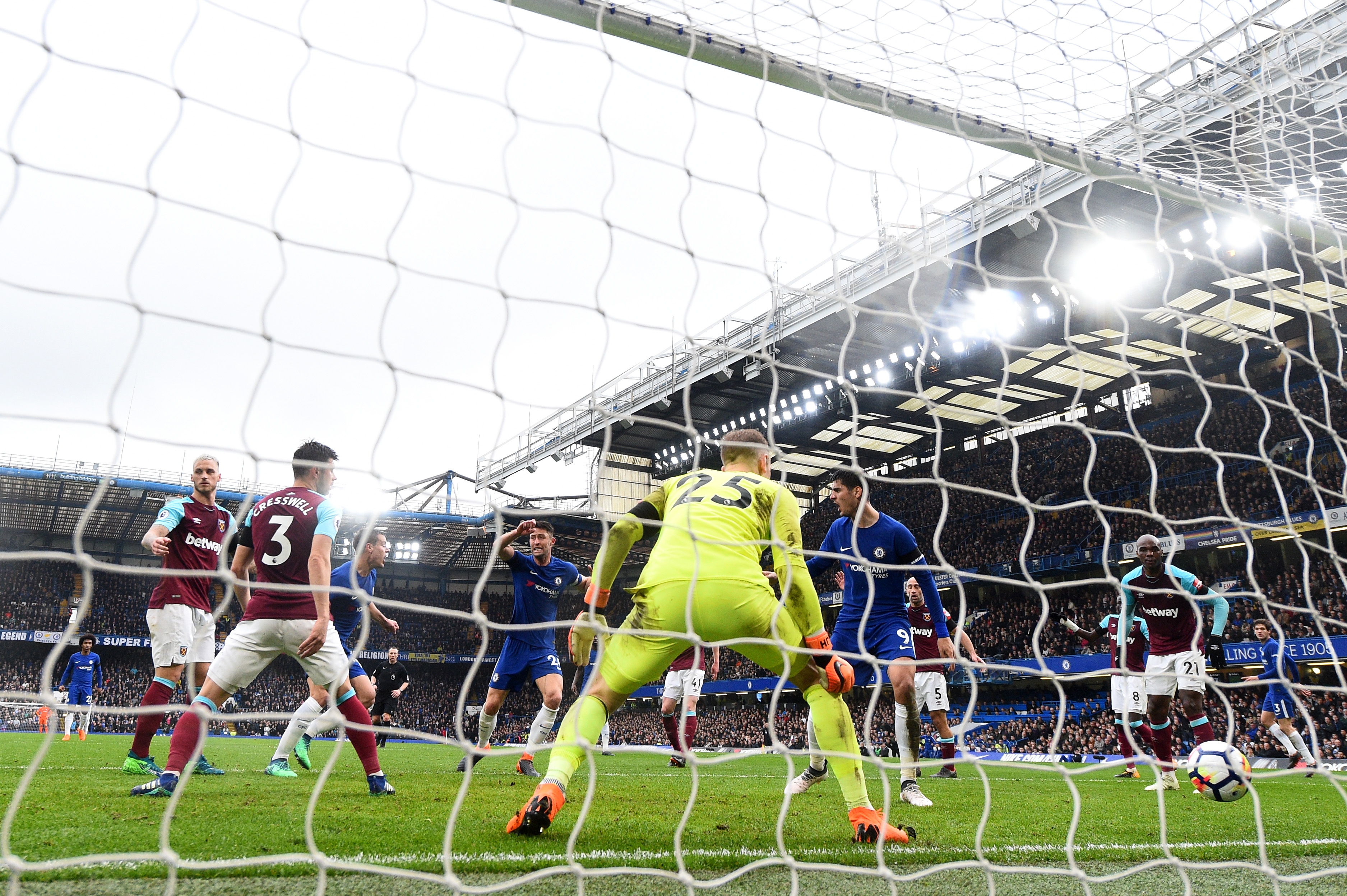 След загубата от Тотнъм преди седмица шансовете на Челси да