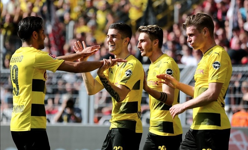 Борусия Дортмунд зарадва привържениците си с изразителна домакинска победа с