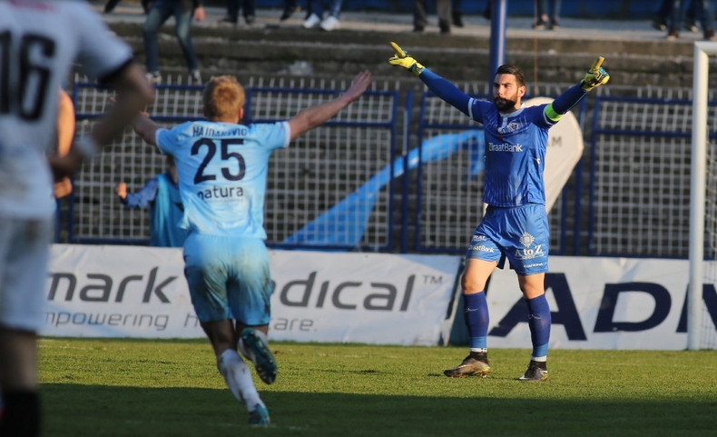 Фантастичен гол спаси от поражение водача в класирането на първенството