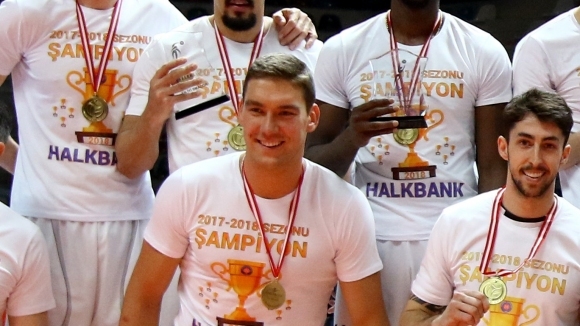 Националът Велизар Чернокожев и неговият Халкбанк (Анкара) станаха шампиони в