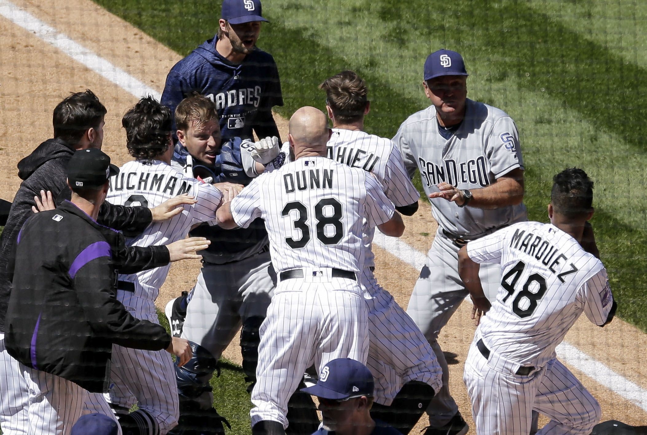 Грозни сцени на насилие подобаващи за времената на Дивия Запад