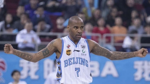 Американският баскетболен клуб Хюстън направи трета промяна в ростъра си