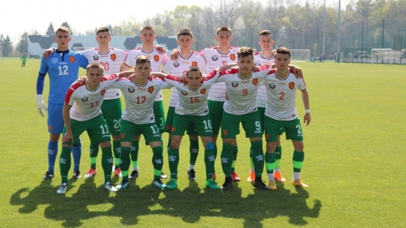 Воденият от Ангел Стойков национален отбор до 18 години родени 2000 2001