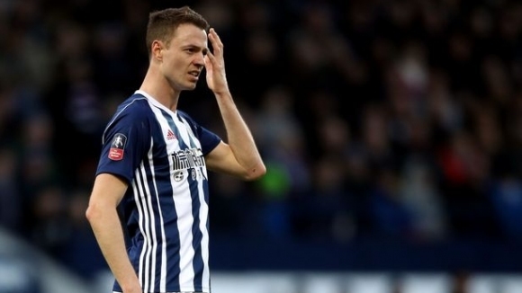 Капитанът на Уест Бромич Джони Евънс все още продължава да