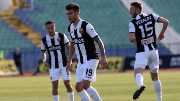 Отборите на Локомотив Пловдив и Етър играят при резултат 0