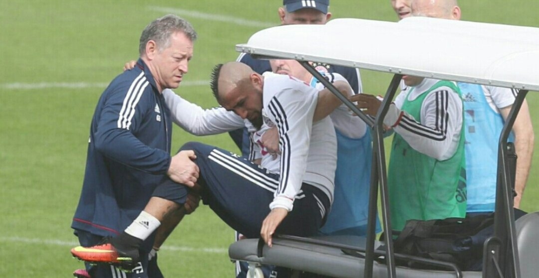 Полузащитникът на Байерн Мюнхен Артуро Видал получи контузия по време