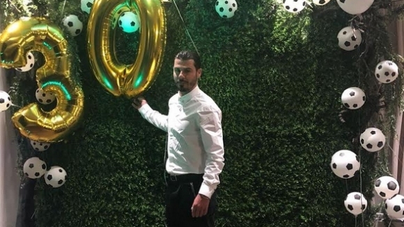 Звездата на Славия Галин Иванов отпразнува стилно и в лукс