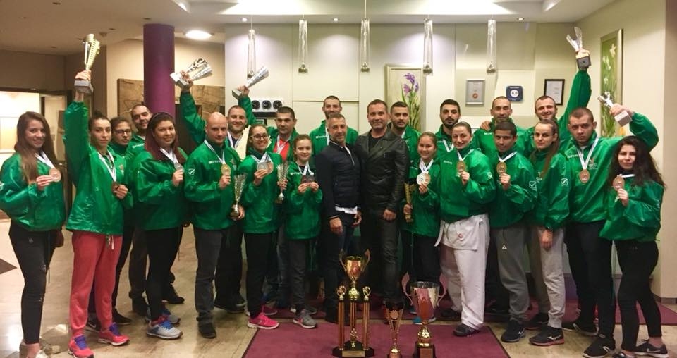 Общо шест златни шест сребърни и осем бронзови медала в