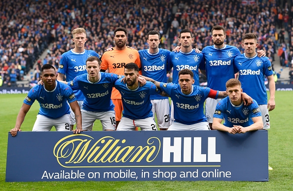 Шотландският гранд Глазгоу Рейнджърс отстрани двама от най опитните футболисти