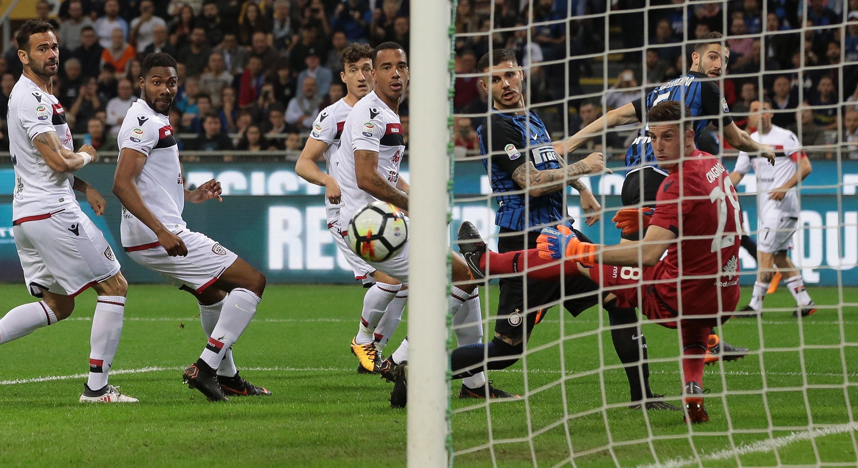 Интер приема Каляри в първия мач от междинния 33 и