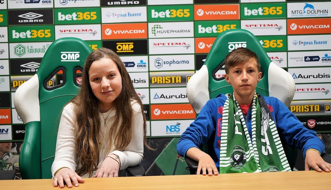 Учениците Миа и Александър ще представляват България на Футбол за
